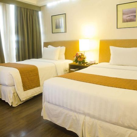 Crown Regency Hotel Makati Makati City Buitenkant foto