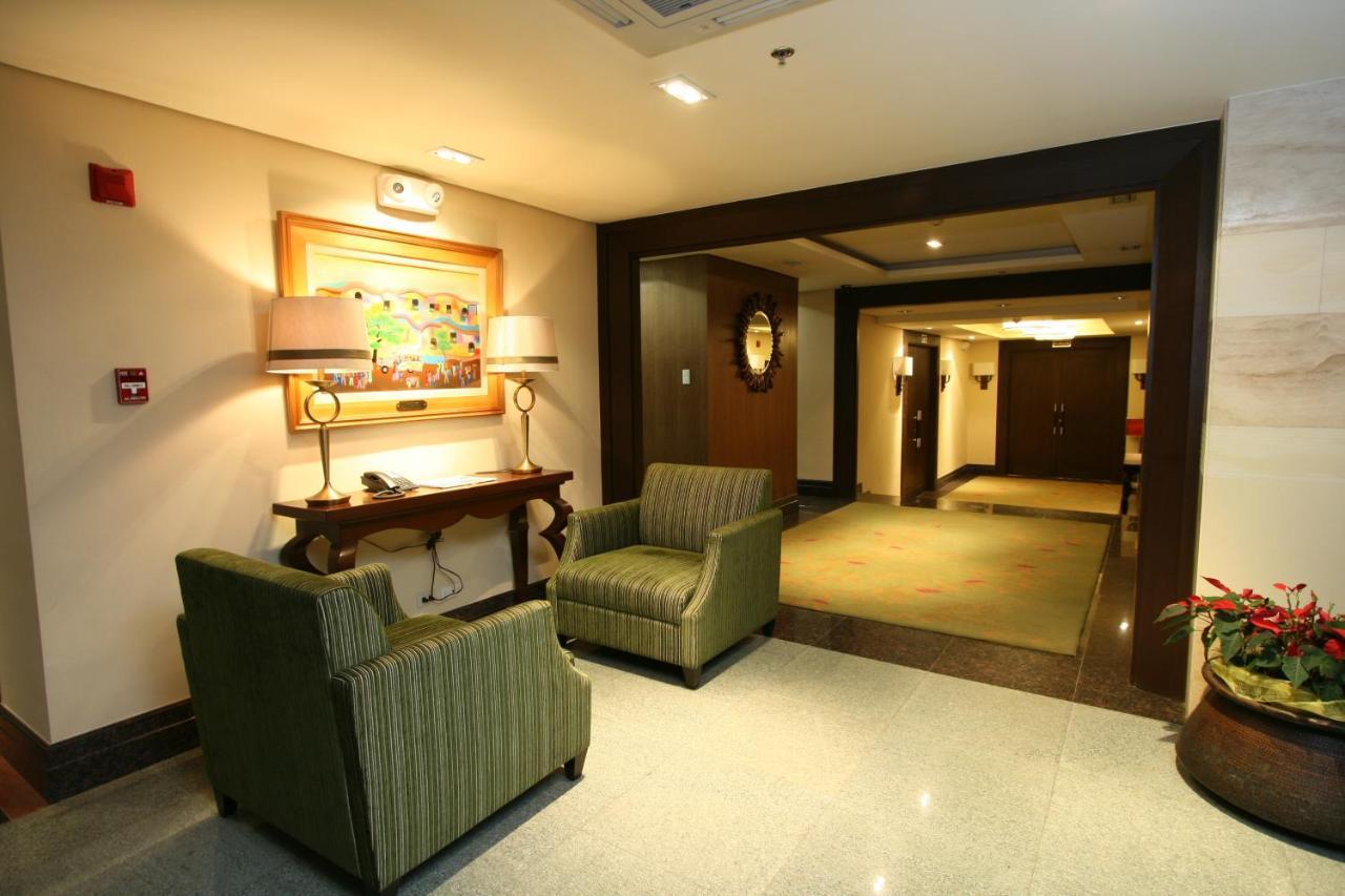 Crown Regency Hotel Makati Makati City Buitenkant foto