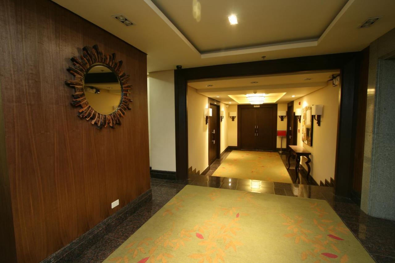 Crown Regency Hotel Makati Makati City Buitenkant foto