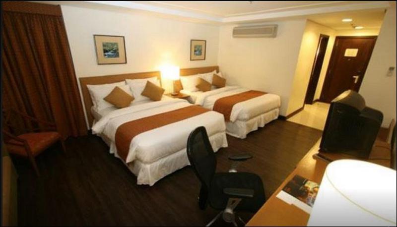 Crown Regency Hotel Makati Makati City Buitenkant foto