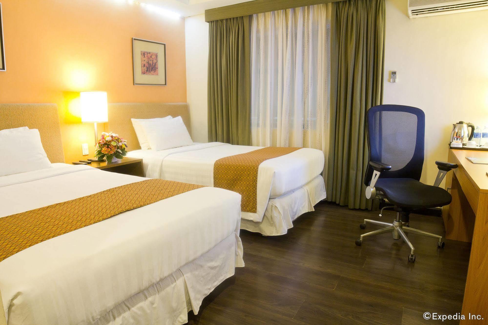 Crown Regency Hotel Makati Makati City Buitenkant foto