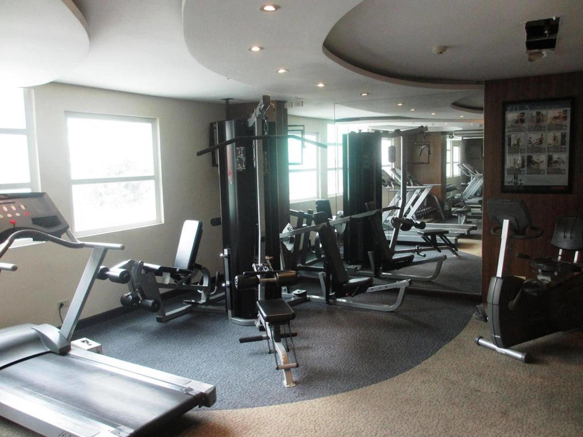 Crown Regency Hotel Makati Makati City Buitenkant foto