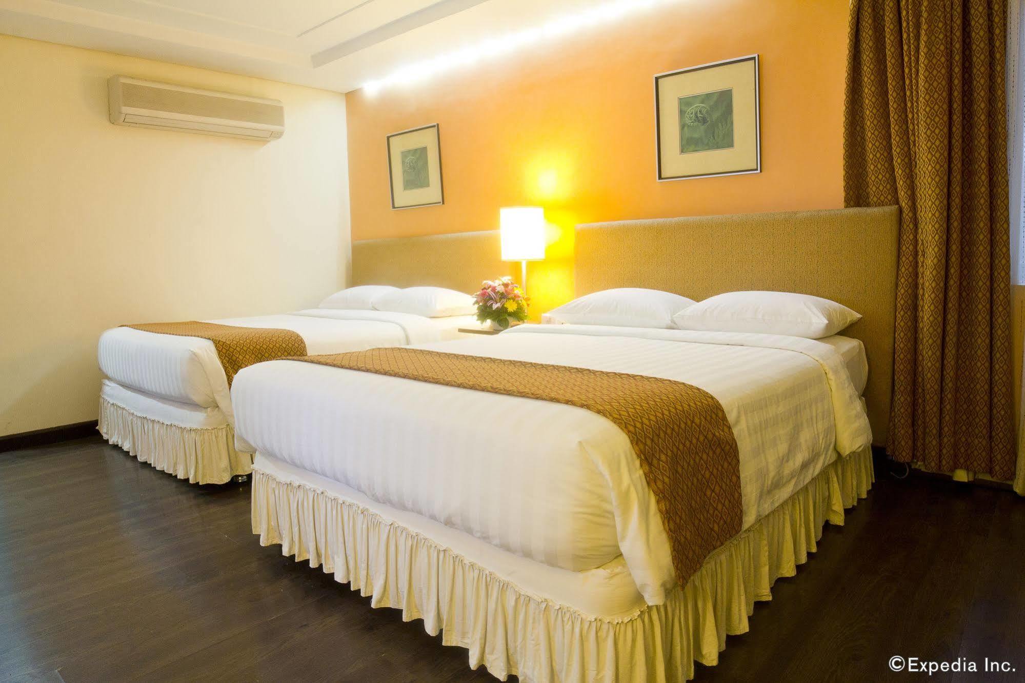 Crown Regency Hotel Makati Makati City Buitenkant foto